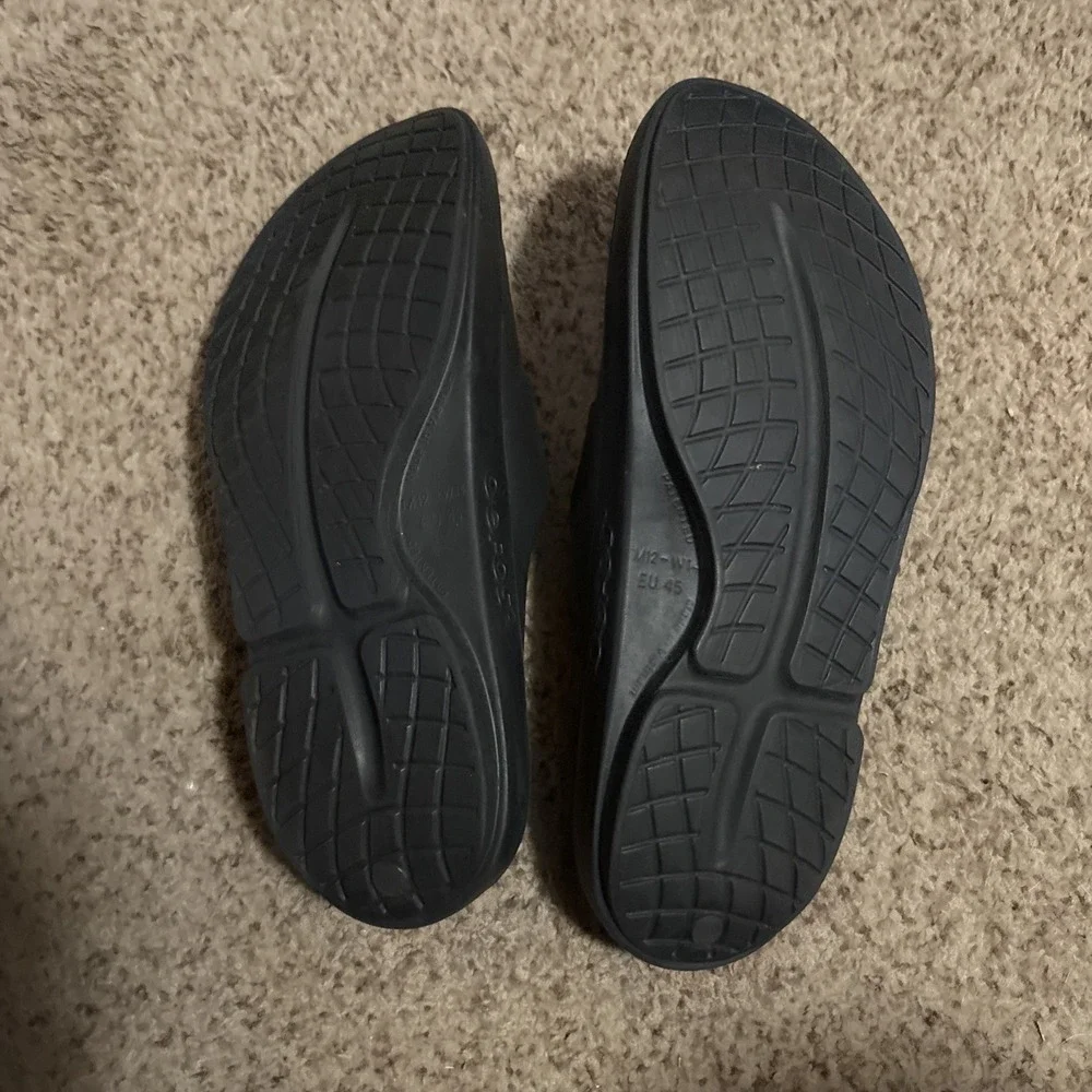 OOFOS OOahh Mens 12 Black US Recovery Lightweight Sport Slides Sandals Women 14
